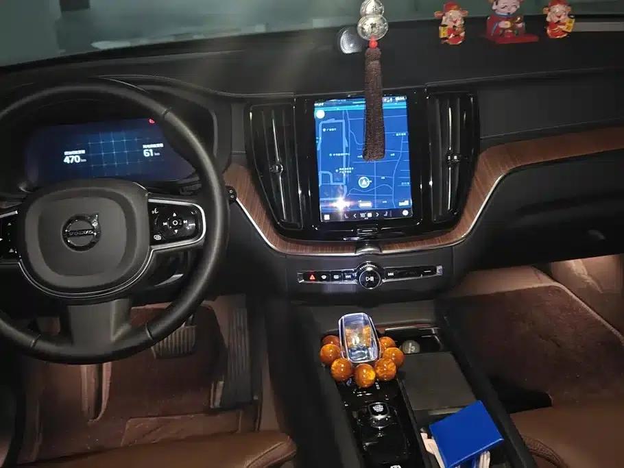 2025 Volvo XC60 Plug-in Hybrid, Long Range AWD Inscription Luxury Edition — миниатюра 12