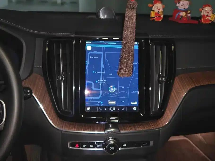 2025 Volvo XC60 Plug-in Hybrid, Long Range AWD Inscription Luxury Edition — миниатюра 13