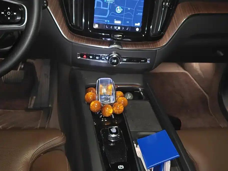 2025 Volvo XC60 Plug-in Hybrid, Long Range AWD Inscription Luxury Edition — миниатюра 16