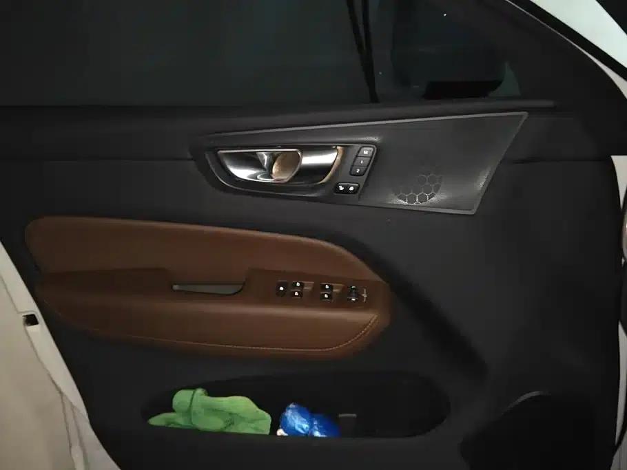 2025 Volvo XC60 Plug-in Hybrid, Long Range AWD Inscription Luxury Edition — миниатюра 7