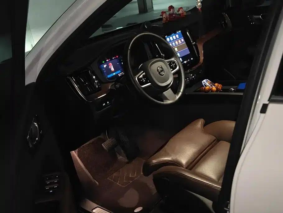 2025 Volvo XC60 Plug-in Hybrid, Long Range AWD Inscription Luxury Edition — миниатюра 9