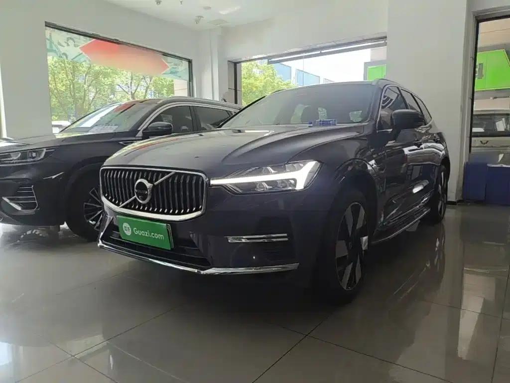 2024 Volvo XC60 Plug-in Hybrid T8 Plug-in Hybrid Long Range AWD Inscription Luxury Edition — миниатюра 2