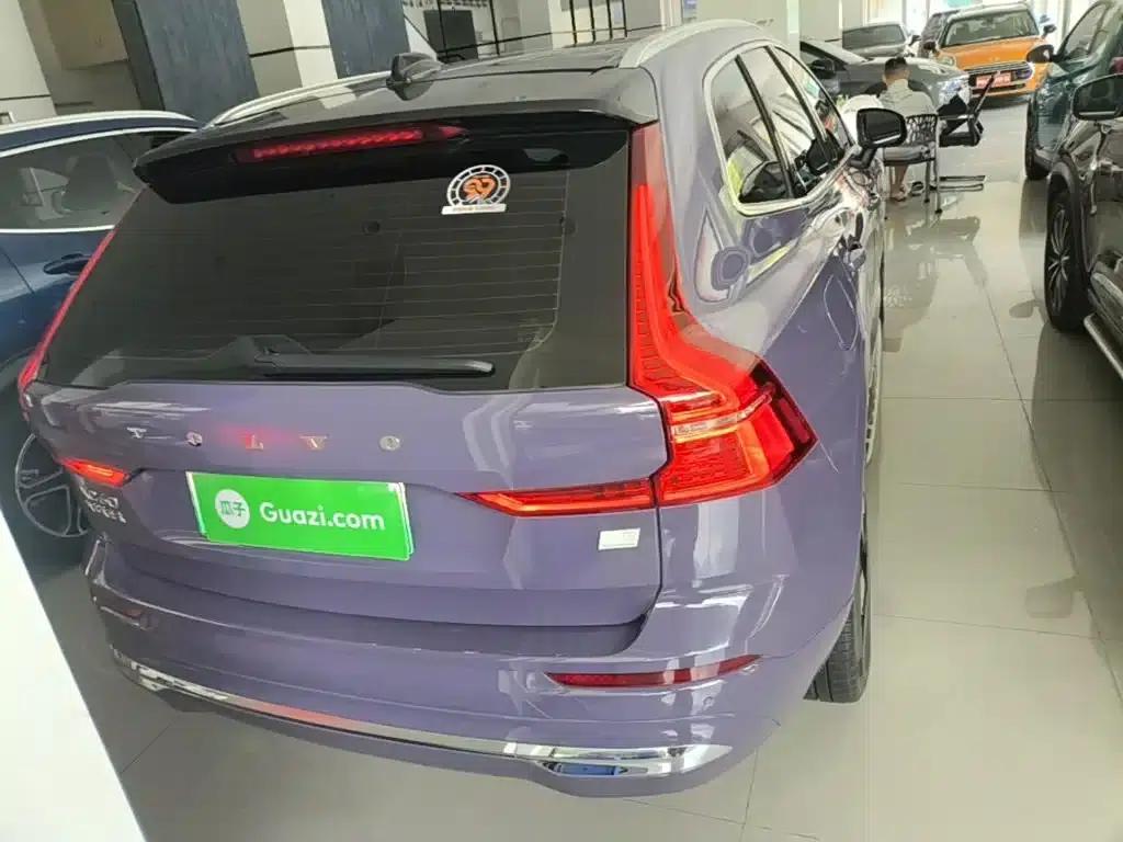 2024 Volvo XC60 Plug-in Hybrid T8 Plug-in Hybrid Long Range AWD Inscription Luxury Edition — миниатюра 6