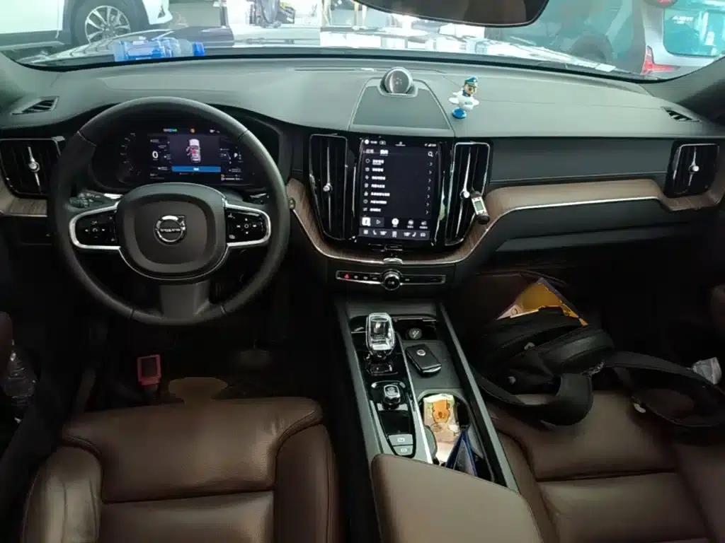 2024 Volvo XC60 Plug-in Hybrid T8 Plug-in Hybrid Long Range AWD Inscription Luxury Edition — миниатюра 10