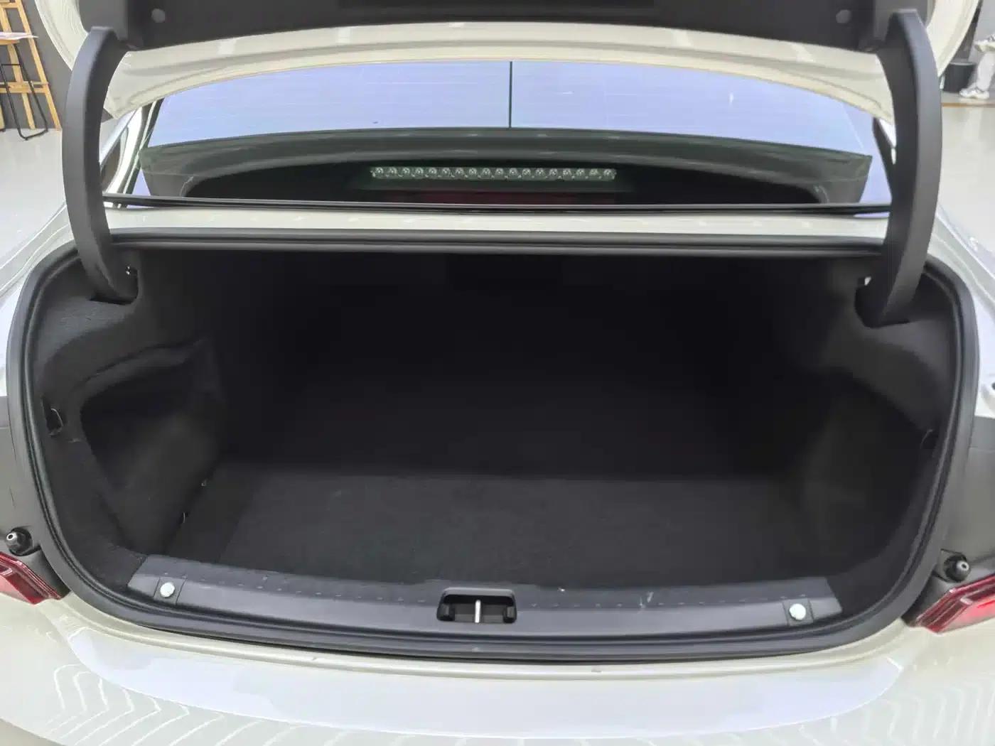2020 Volvo S90 Plug-in Hybrid T8 E-Drive Hybrid Smart Luxury Edition — миниатюра 2