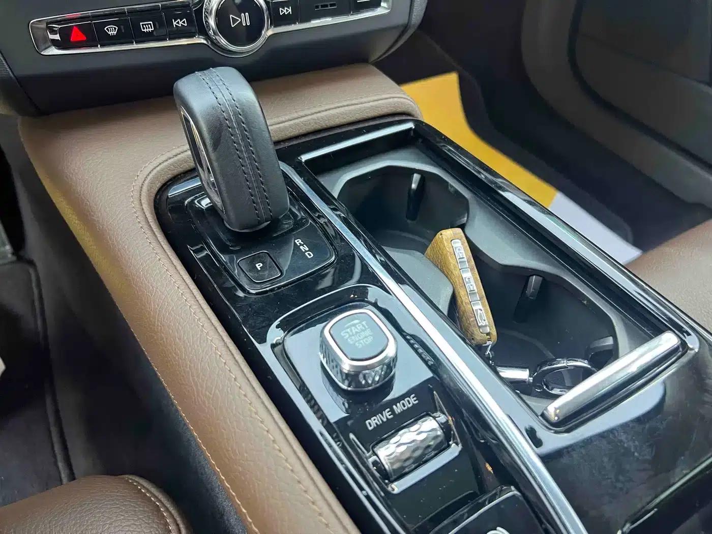 2020 Volvo S90 Plug-in Hybrid T8 E-Drive Hybrid Smart Luxury Edition — миниатюра 14