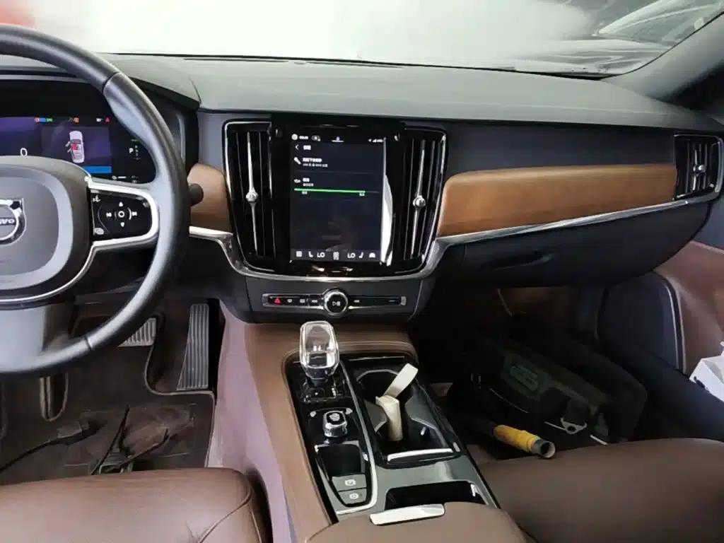 2024 Volvo S90 Plug-in Hybrid, All-Wheel Drive, Long Range, Smart Luxury Edition — миниатюра 13