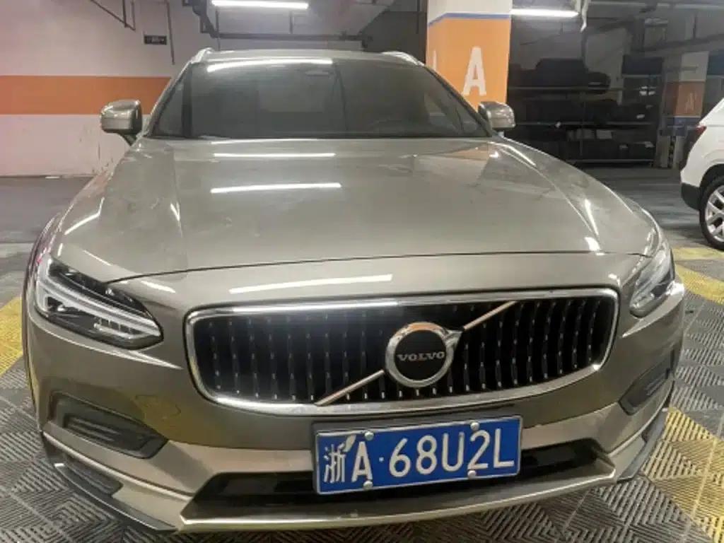 2022 Volvo V90 Cross Country B5 AWD Smart Edition — миниатюра 3