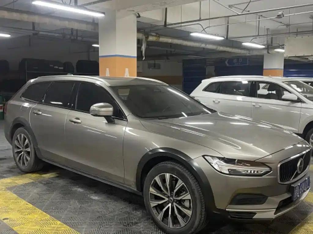 2022 Volvo V90 Cross Country B5 AWD Smart Edition — миниатюра 5
