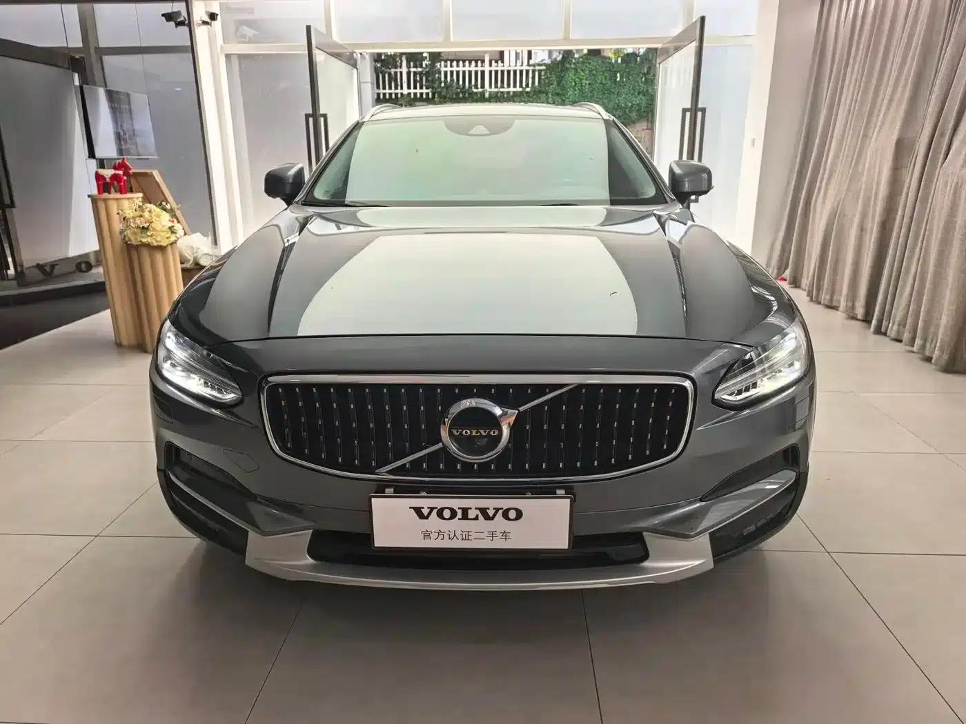 2017 Volvo V90 Cross Country T5 AWD Ultimate Edition — миниатюра 2