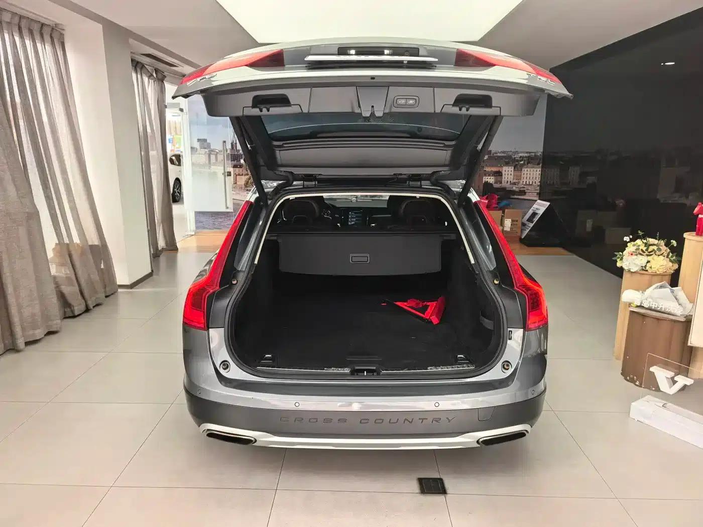 2017 Volvo V90 Cross Country T5 AWD Ultimate Edition — миниатюра 18