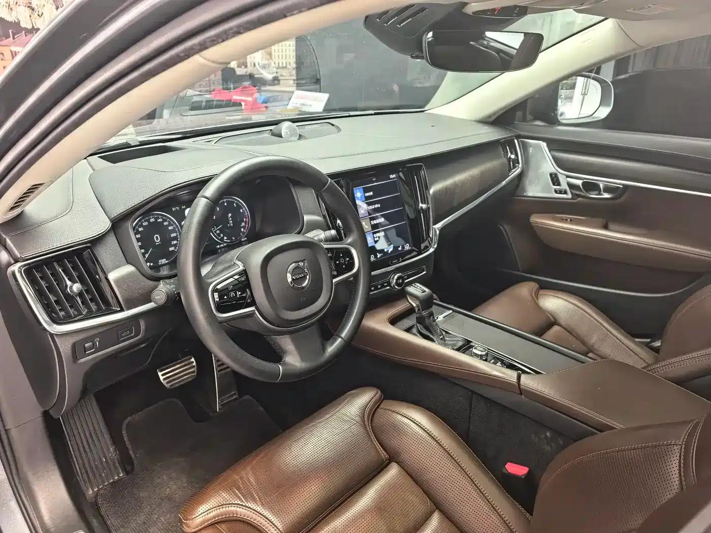 2017 Volvo V90 Cross Country T5 AWD Ultimate Edition — миниатюра 4