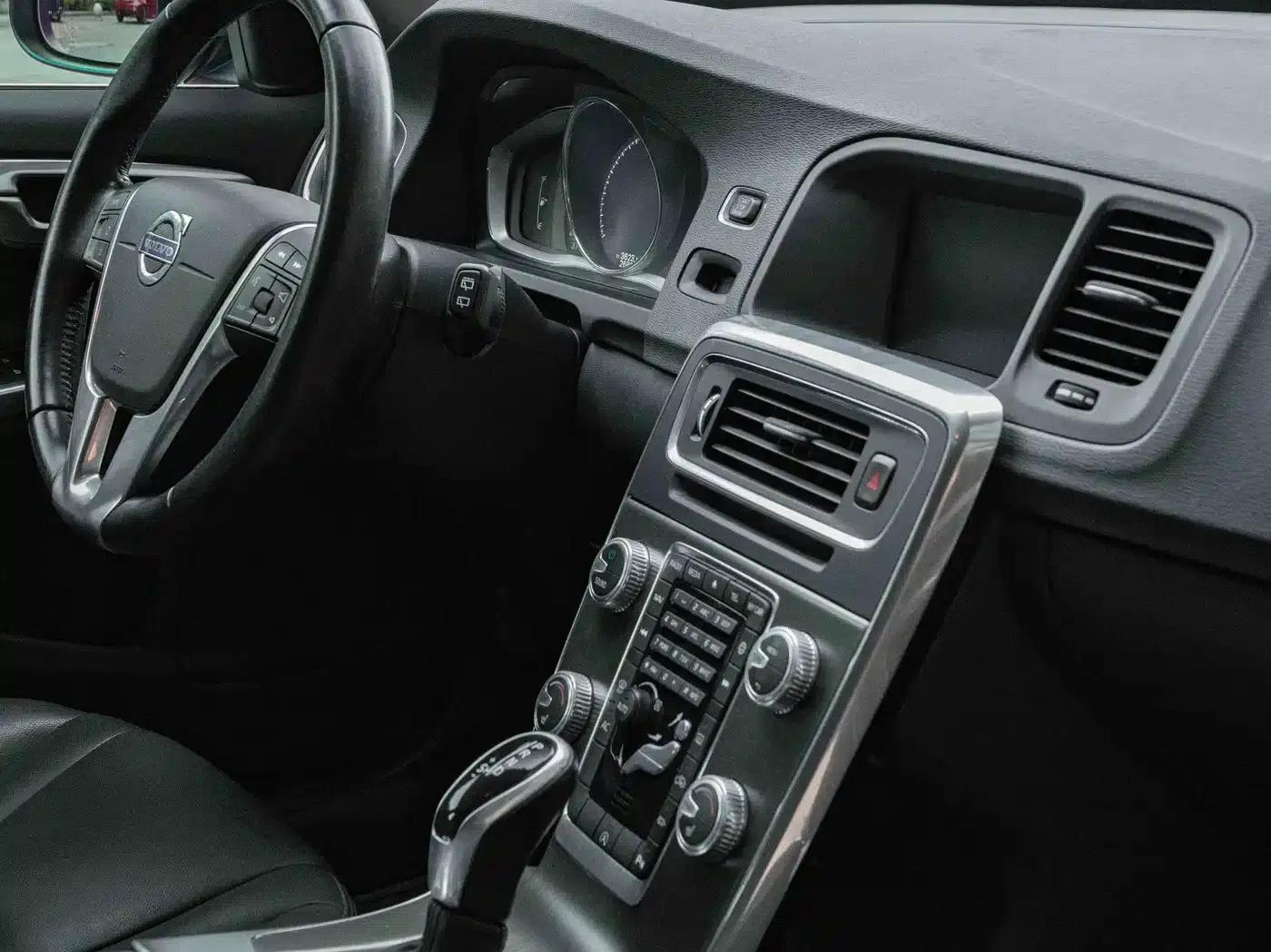 2016 Volvo V60 T5 Smart Edition — миниатюра 17