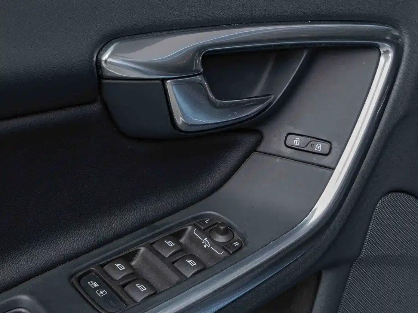 2016 Volvo V60 T5 Smart Edition — миниатюра 18