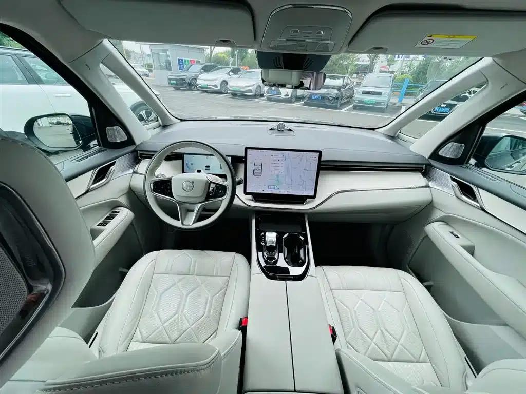 Volvo EM90 2025 Ultra 6-seater — миниатюра 11