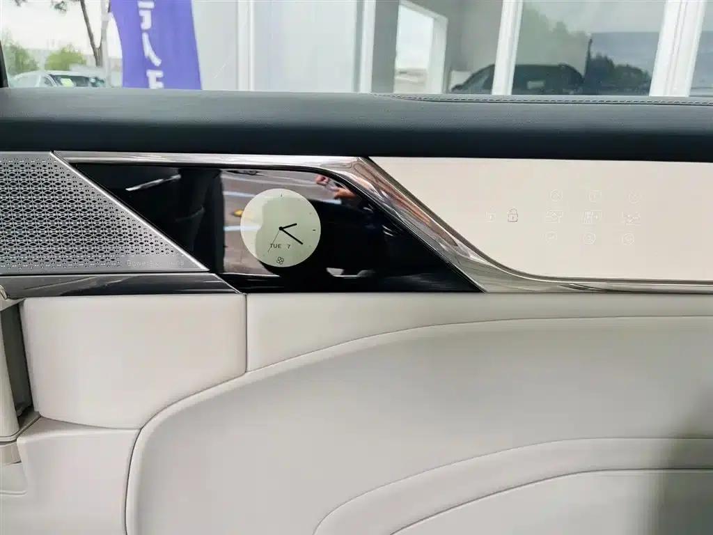 Volvo EM90 2025 Ultra 6-seater — миниатюра 12