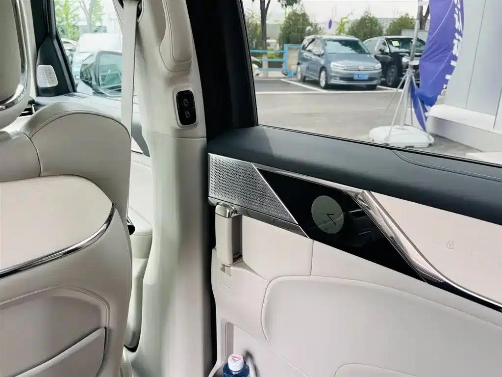 Volvo EM90 2025 Ultra 6-seater — миниатюра 14