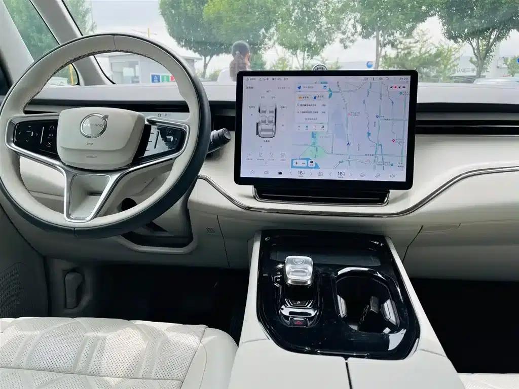 Volvo EM90 2025 Ultra 6-seater — миниатюра 15