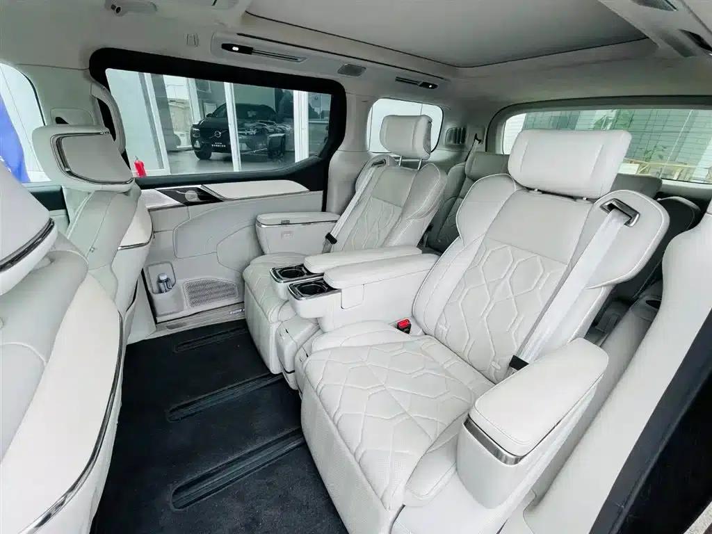 Volvo EM90 2025 Ultra 6-seater — миниатюра 9