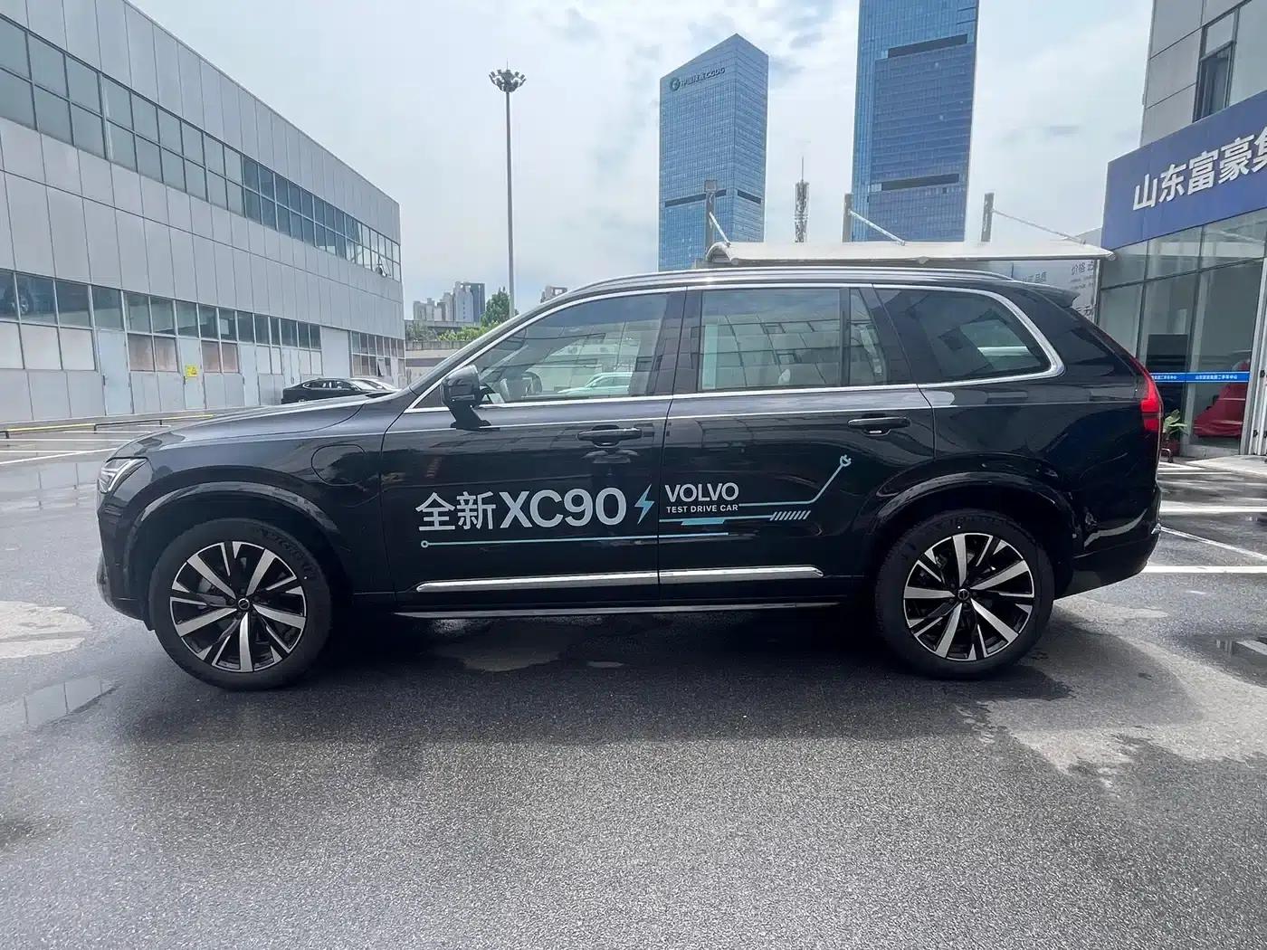 2025 Volvo XC90 Plug-in Hybrid Facelift T8 Luxury 7-Seater — миниатюра 6