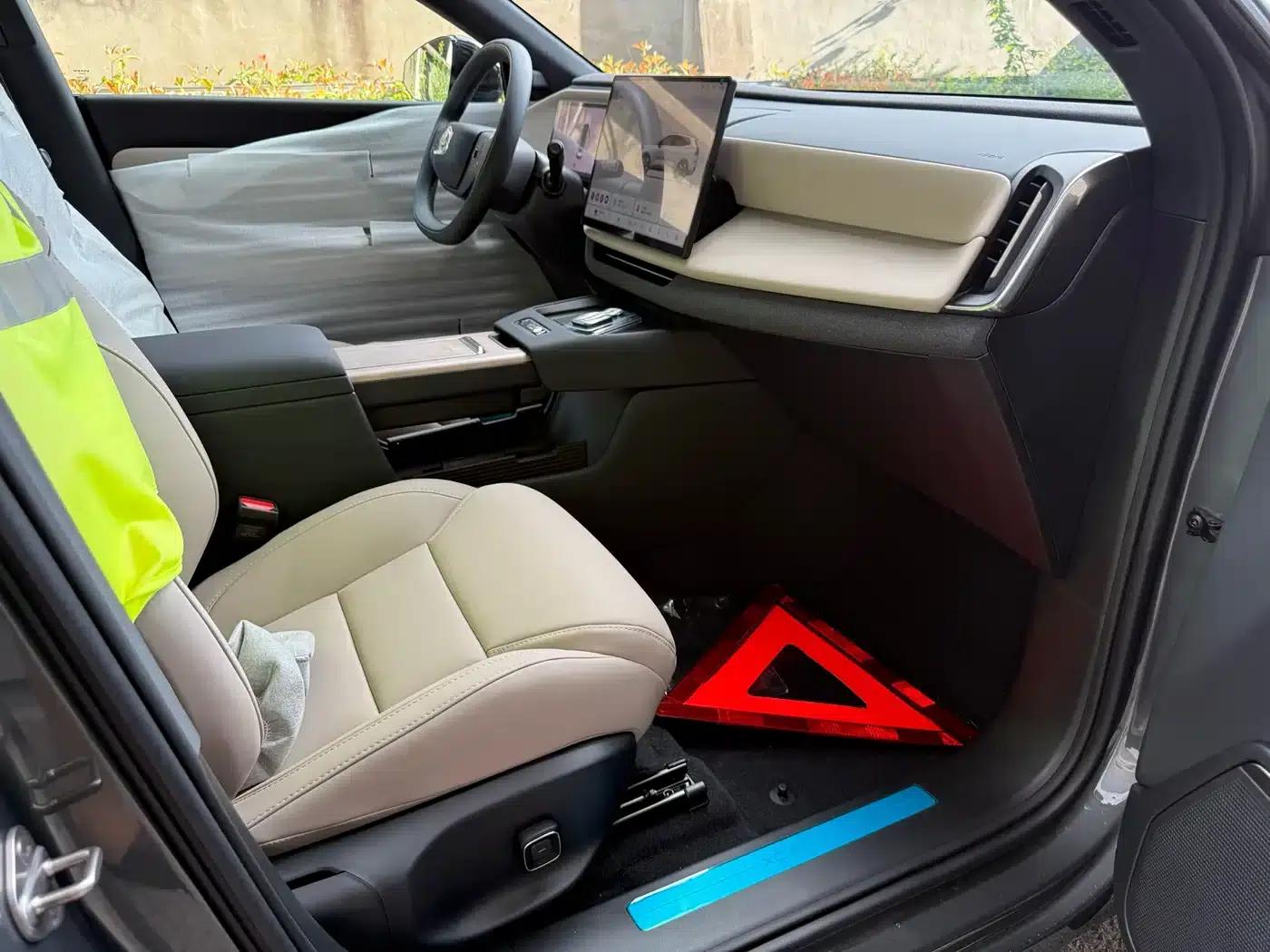 2026 Volvo XC70 Plug-in Hybrid, All-Wheel Drive, Long Range Core — миниатюра 11