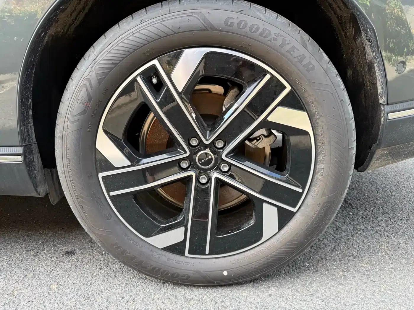 2026 Volvo XC70 Plug-in Hybrid, All-Wheel Drive, Long Range Core — миниатюра 13