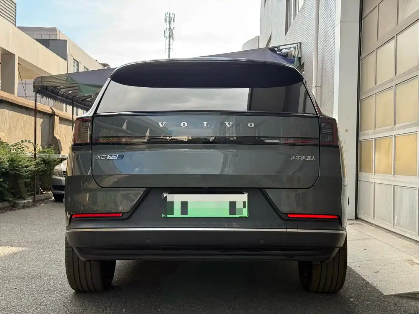 2026 Volvo XC70 Plug-in Hybrid, All-Wheel Drive, Long Range Core — миниатюра 3