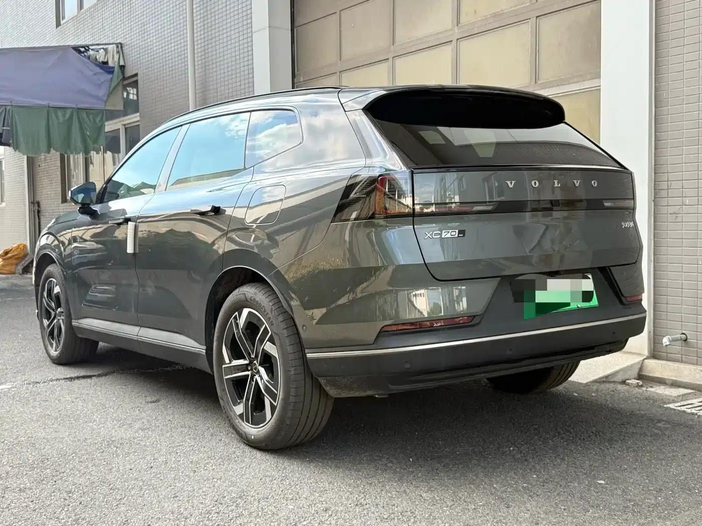 2026 Volvo XC70 Plug-in Hybrid, All-Wheel Drive, Long Range Core — миниатюра 4