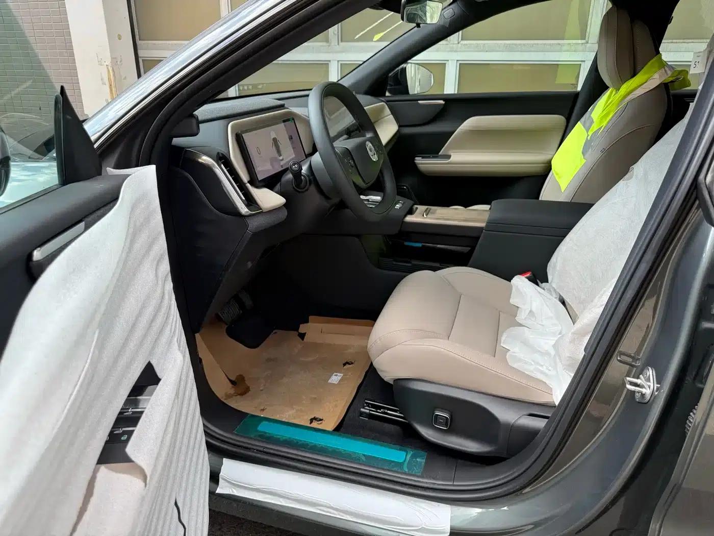 2026 Volvo XC70 Plug-in Hybrid, All-Wheel Drive, Long Range Core — миниатюра 5