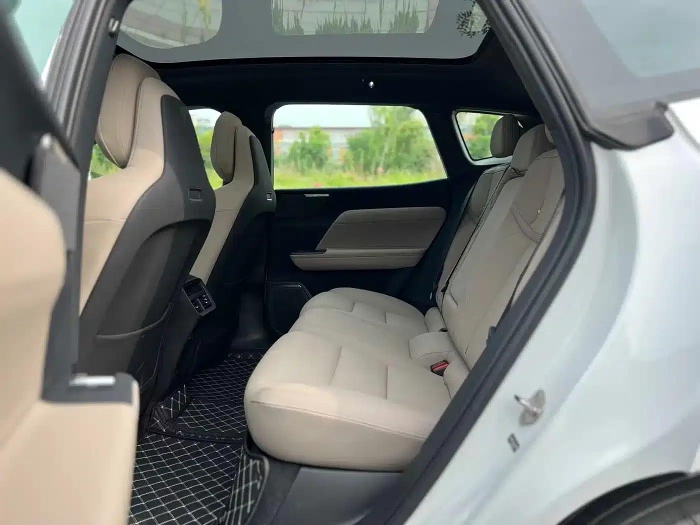 2026 Volvo XC70 Plug-in Hybrid, All-Wheel Drive, Extended Range Plus — миниатюра 5