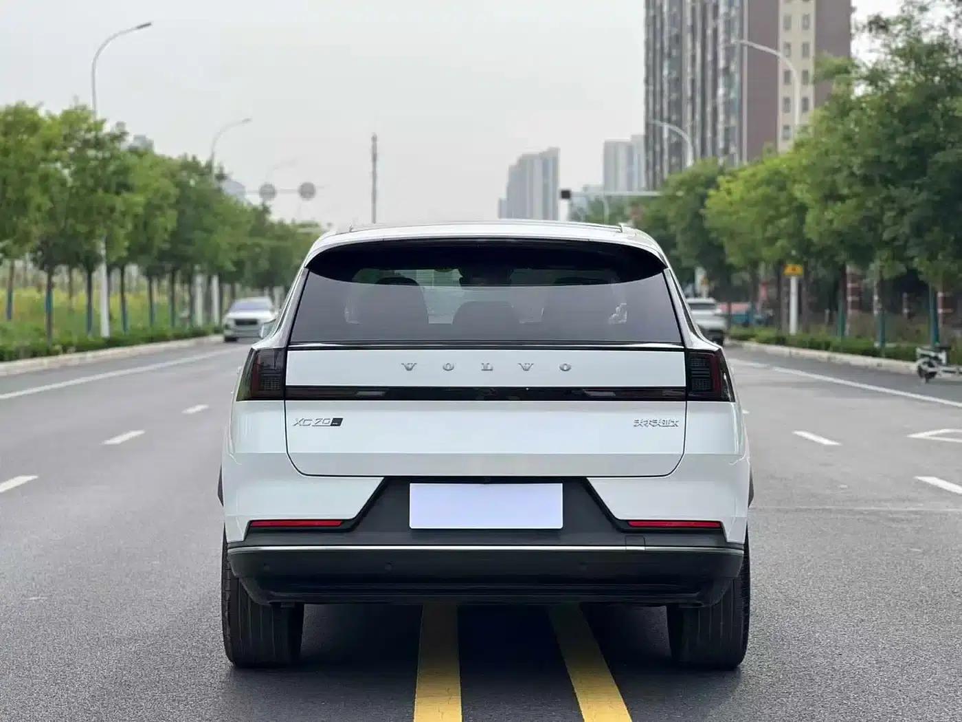 2026 Volvo XC70 Plug-in Hybrid, All-Wheel Drive, Extended Range Plus — миниатюра 8