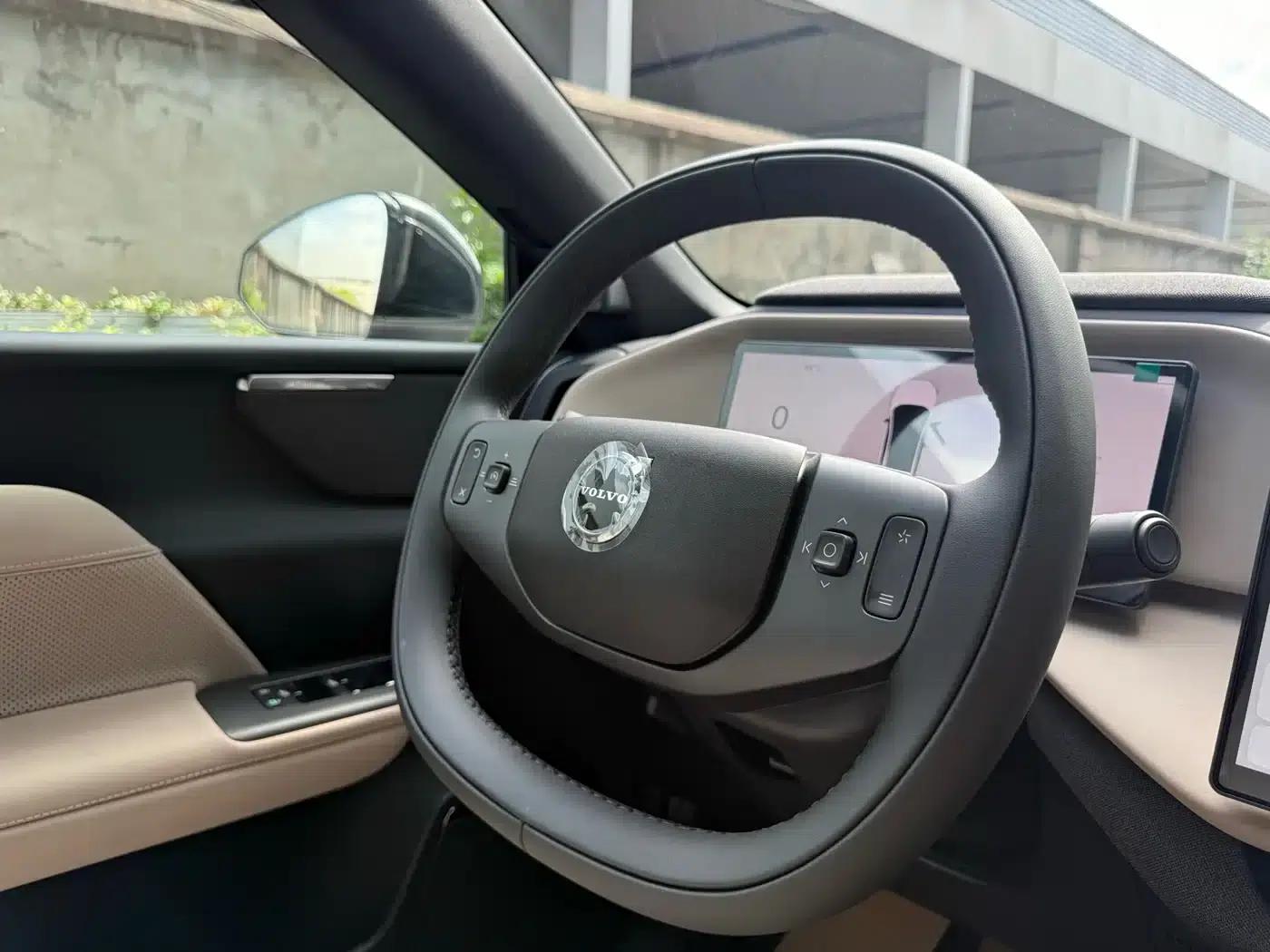 2026 Volvo XC70 Plug-in Hybrid, All-Wheel Drive, Extended Range Plus — миниатюра 13