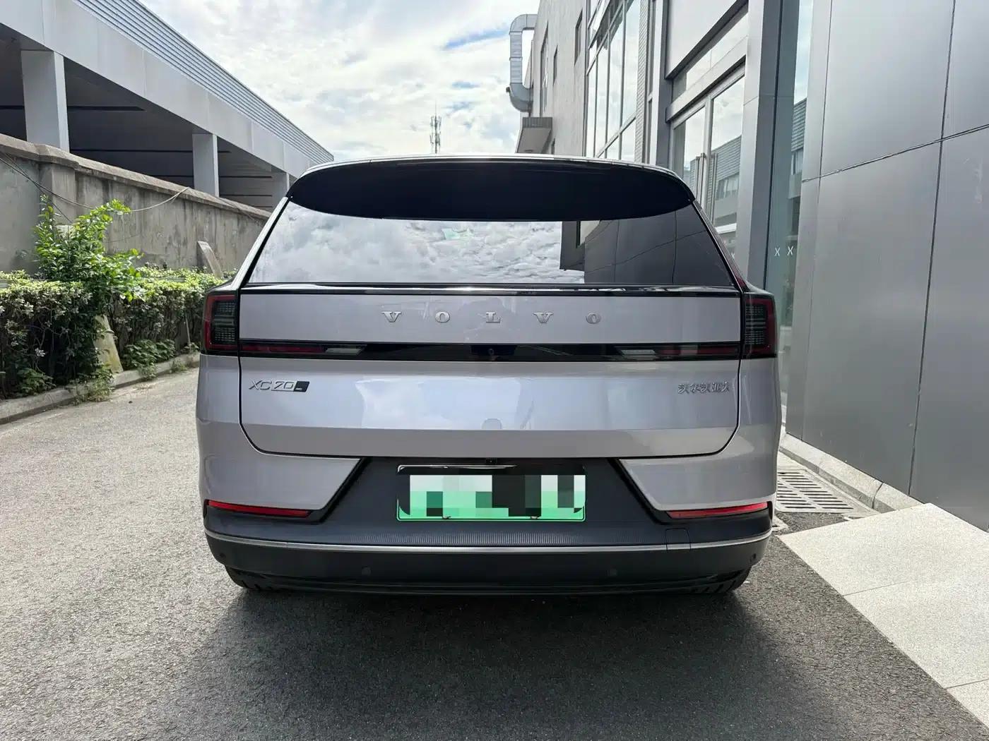 2026 Volvo XC70 Plug-in Hybrid, All-Wheel Drive, Extended Range Plus — миниатюра 3
