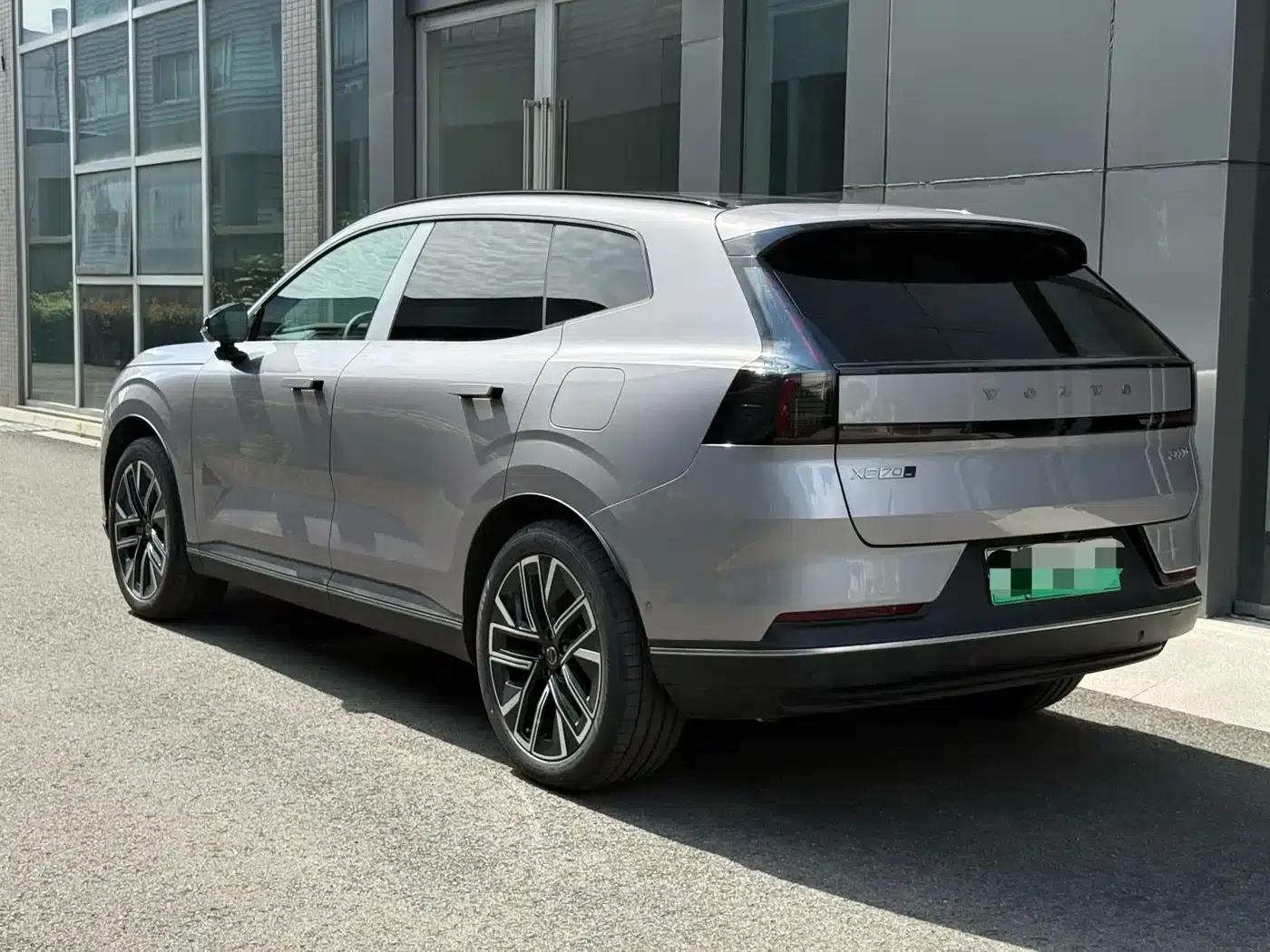 2026 Volvo XC70 Plug-in Hybrid, All-Wheel Drive, Extended Range Plus — миниатюра 4