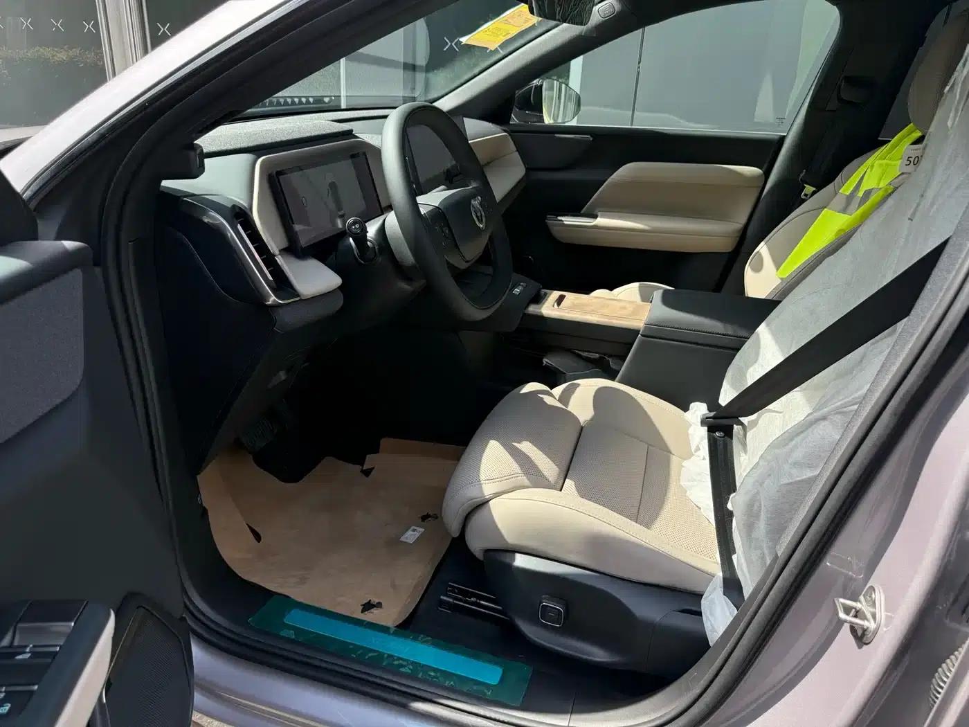 2026 Volvo XC70 Plug-in Hybrid, All-Wheel Drive, Extended Range Plus — миниатюра 5