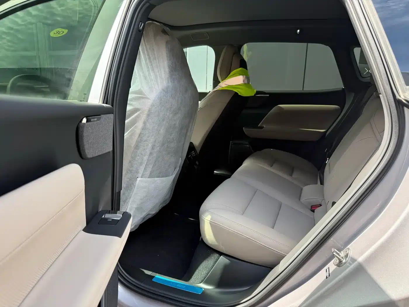 2026 Volvo XC70 Plug-in Hybrid, All-Wheel Drive, Extended Range Plus — миниатюра 6