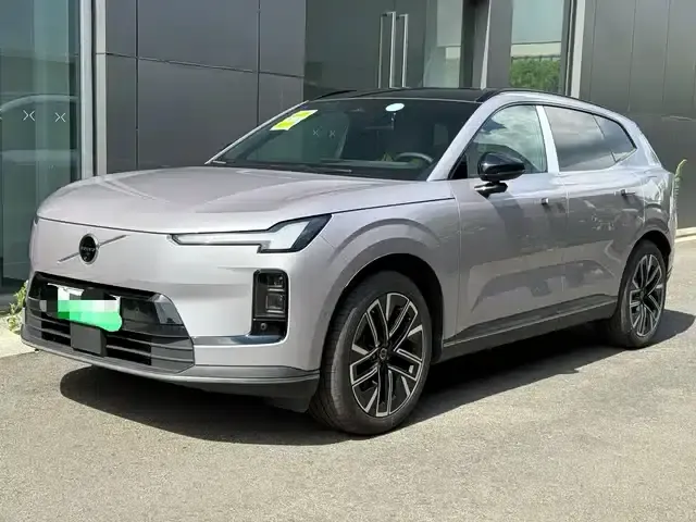 2026 Volvo XC70 Plug-in Hybrid, All-Wheel Drive, Extended Range Plus