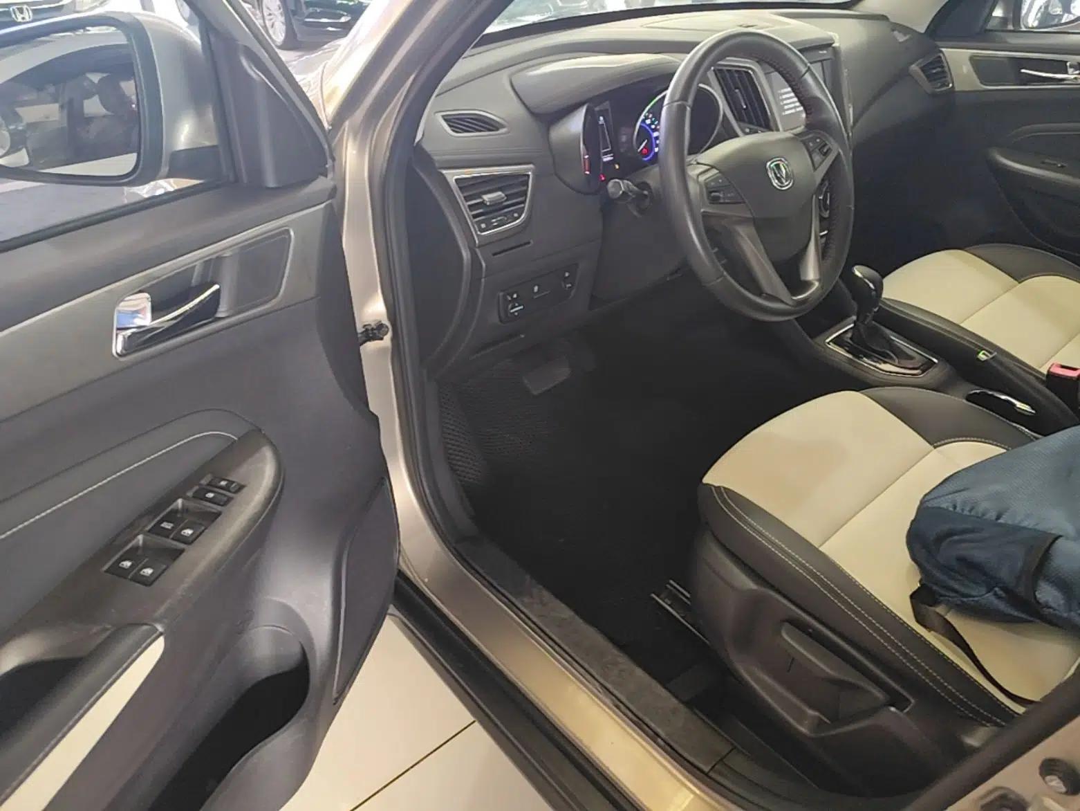 CHANGAN CS35 2017 1.6L Automatic Luxury Model — миниатюра 23