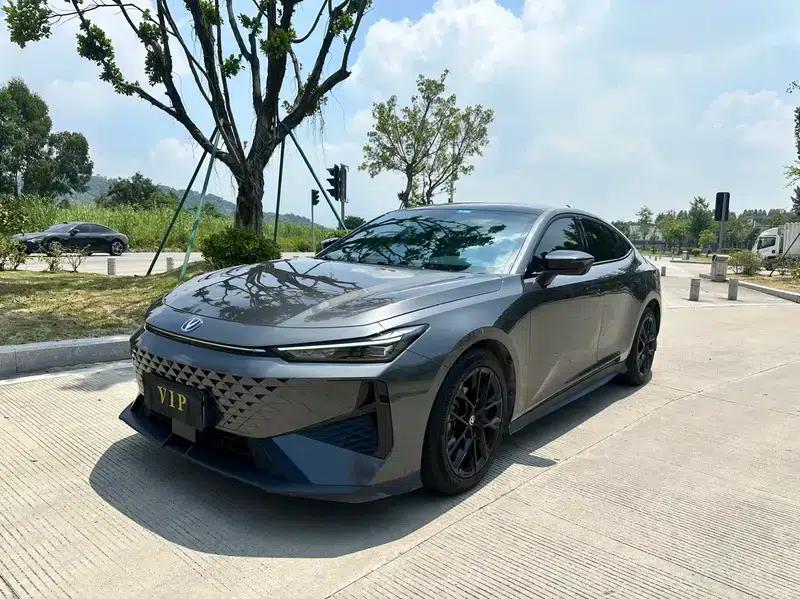 Changan UNI-V 2024 1.5T Premium Edition — миниатюра 1