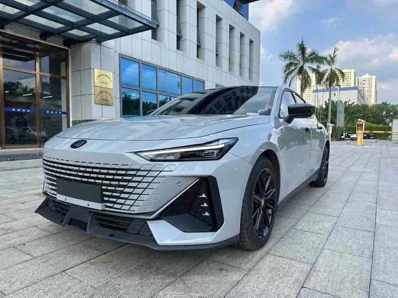 Changan UNI-V 2022 1.5T Premium Edition — миниатюра 1