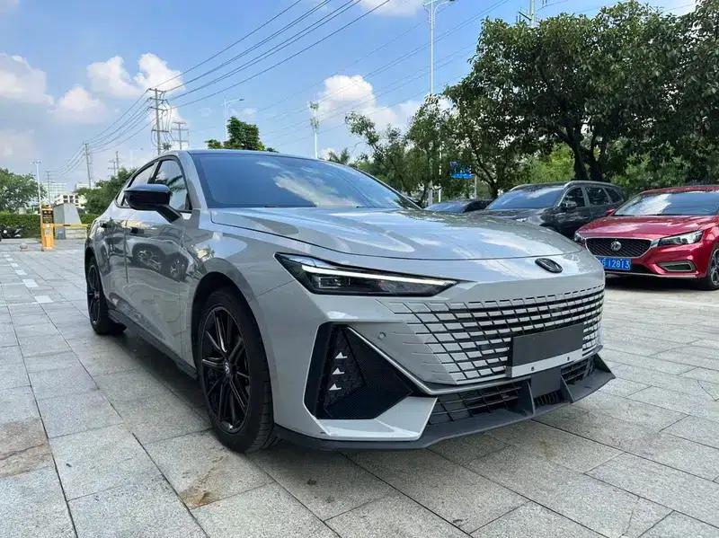 Changan UNI-V 2022 1.5T Premium Edition — миниатюра 3