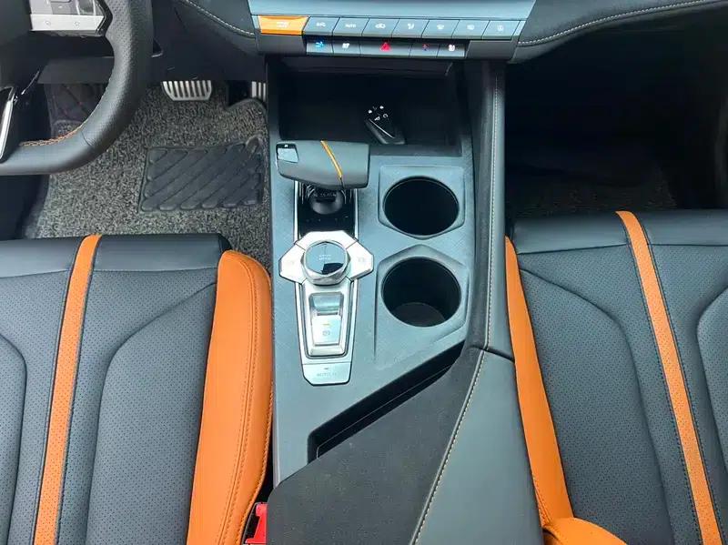 Changan UNI-V 2024 1.5T Premium Edition — миниатюра 16