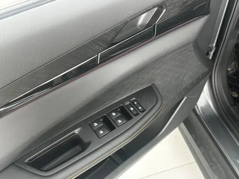 Changan UNI-V 2024 1.5T Premium Edition — миниатюра 23