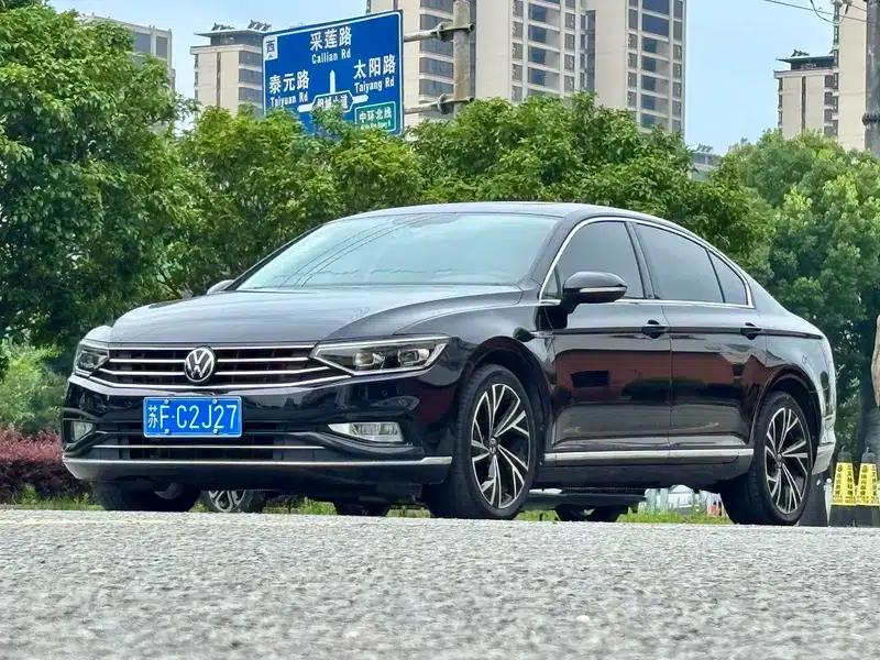 2020 Volkswagen Passat 330TSI DSG Premium — миниатюра 1