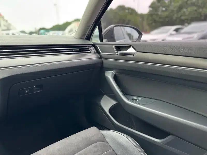 2020 Volkswagen Passat 330TSI DSG Premium — миниатюра 9