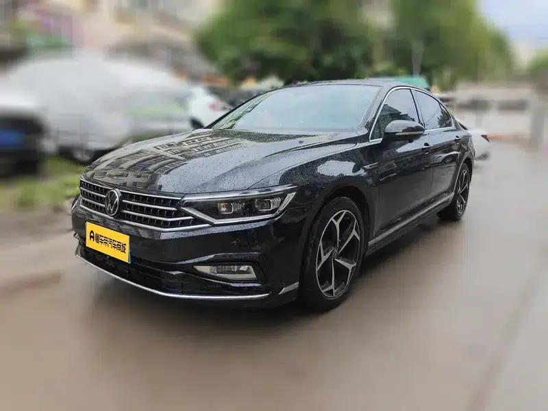 2024 Volkswagen Magotan 330TSI DSG Luxury Edition (2 Million Units Limited Edition) — миниатюра 1