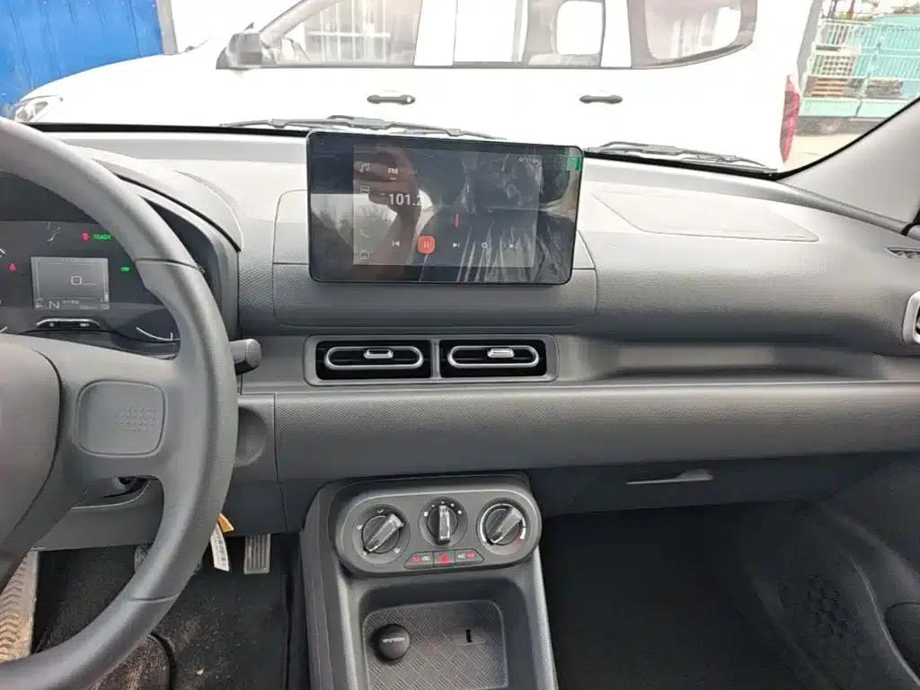 Wuling Hongguang New Energy 2025 Range-Extended Hybrid 50km Comfort Model — миниатюра 13