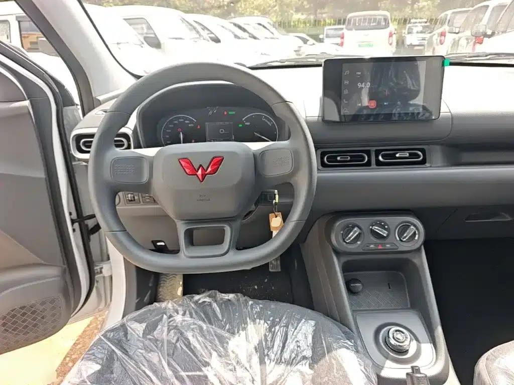 Wuling Hongguang New Energy 2025 Range-Extended Hybrid 50km Standard Edition — миниатюра 11