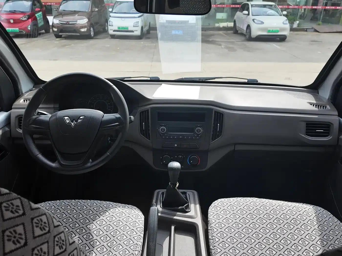 Wuling Rongguang New Card 2019 Model 1.5L Double Cab L3C — миниатюра 5