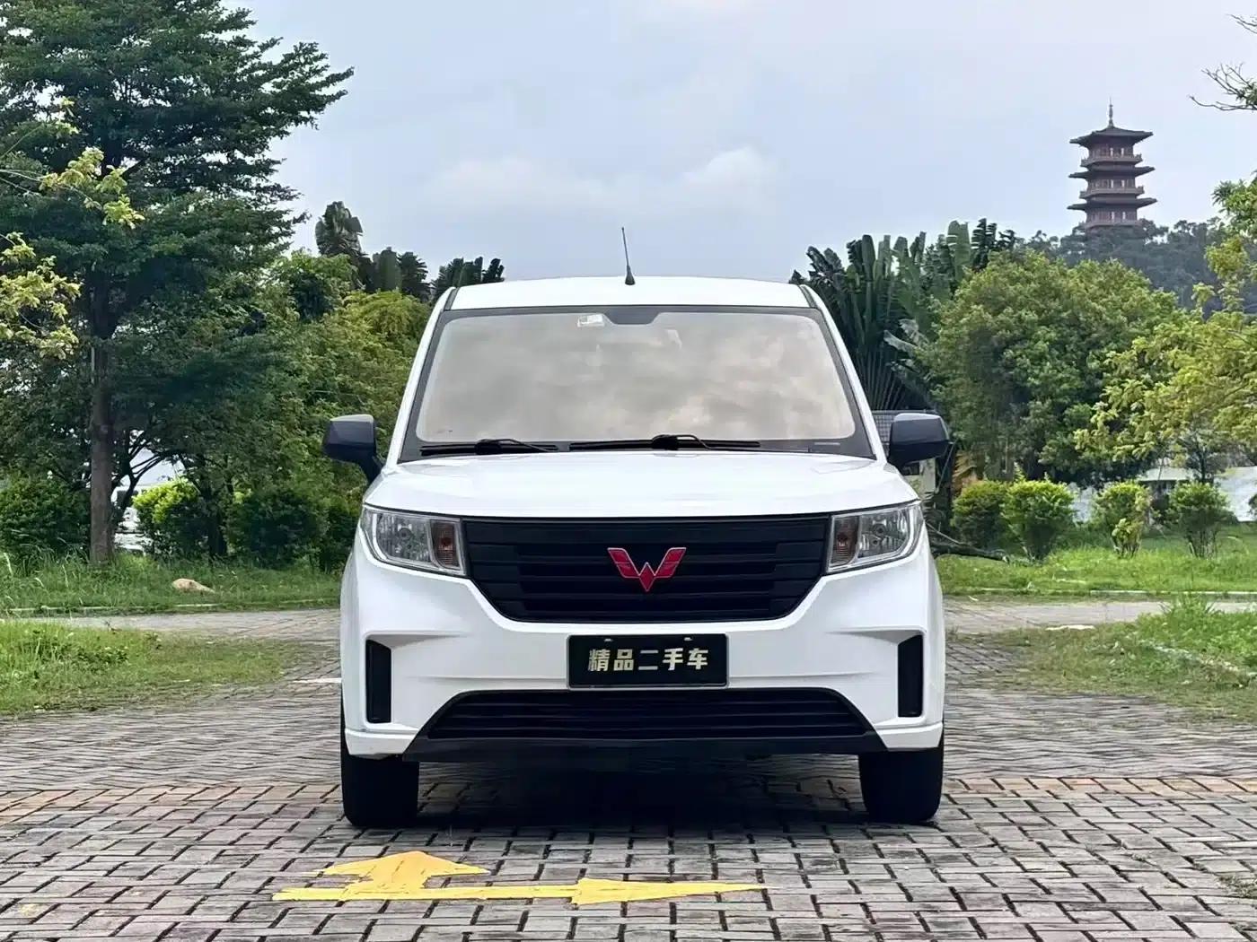 Wuling Hongguang PLUS 2019 1.5T Manual Standard 5-Seater — миниатюра 2